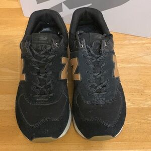 New Balance Women's Sneakers in Black and Tan